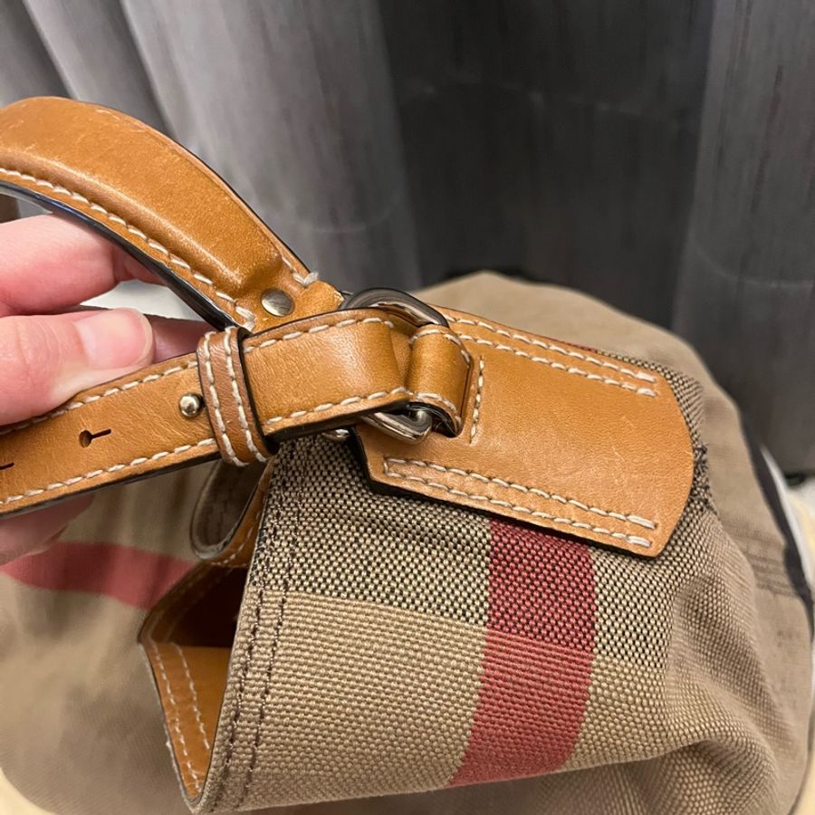Burberry 千頌伊水桶包 大款85新-21