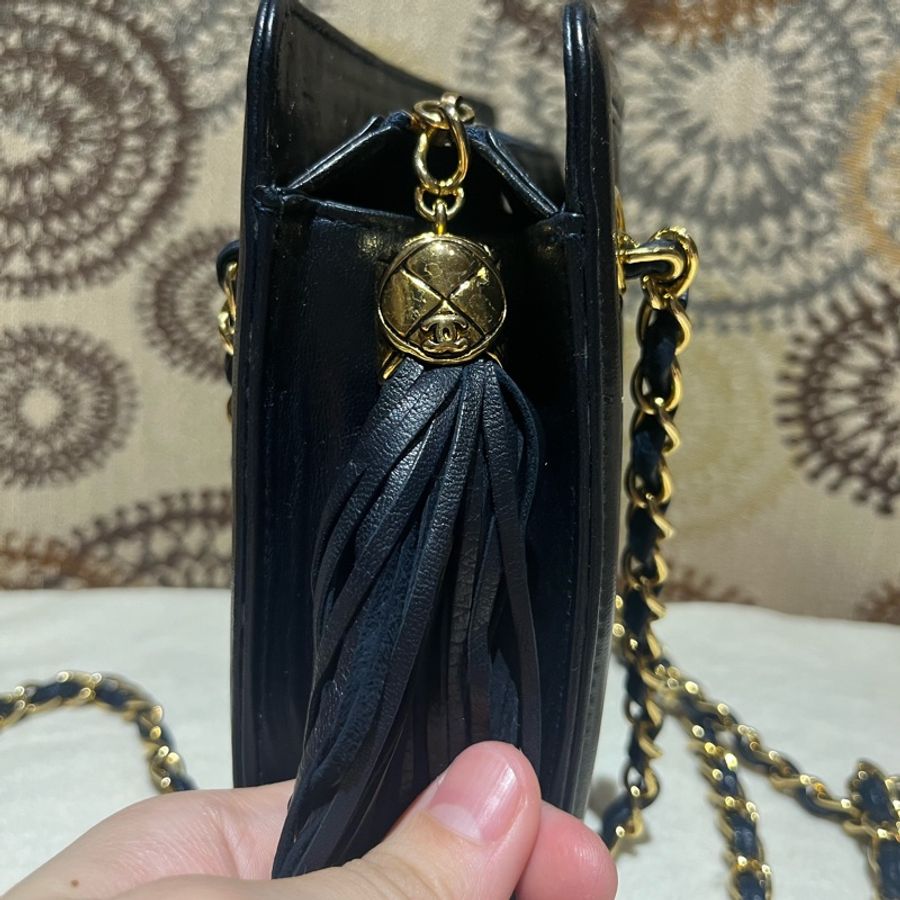 chanel香奈兒藍黑色流蘇皮穿鍊方包-2