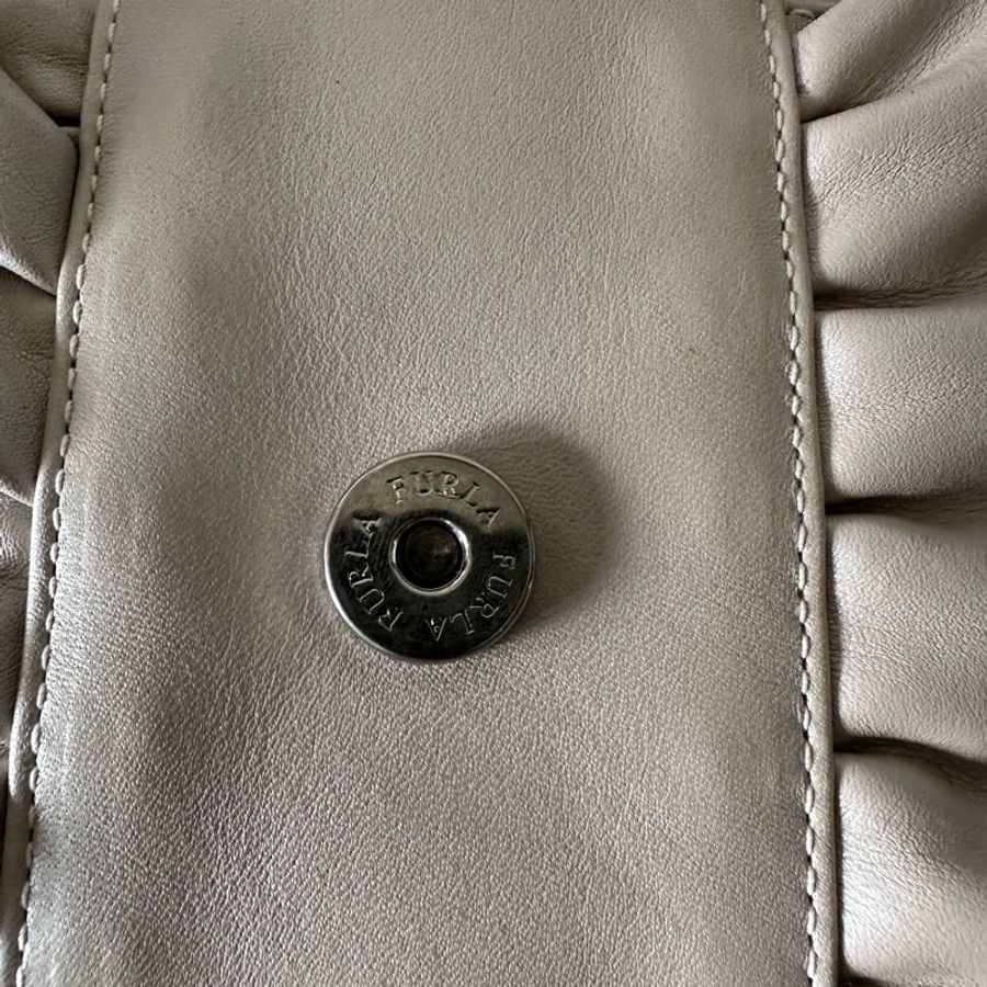 清貨價💕Furla 晚宴珠珍米色蝴蝶手提包-3
