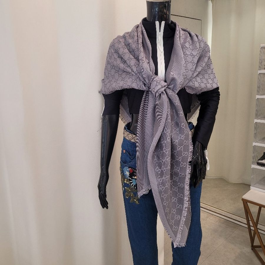 Gucci 經典logo羊毛蠶絲大方巾 淺灰-4