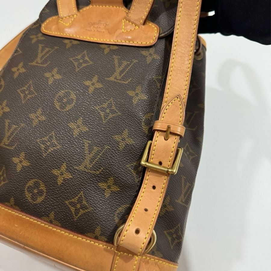 Louis Vuitton Montsouris MM Backpack🎒-25