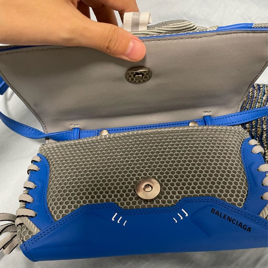 Balenciaga 巴黎世家SneakerHead Phone Holder 鞋帶包-1