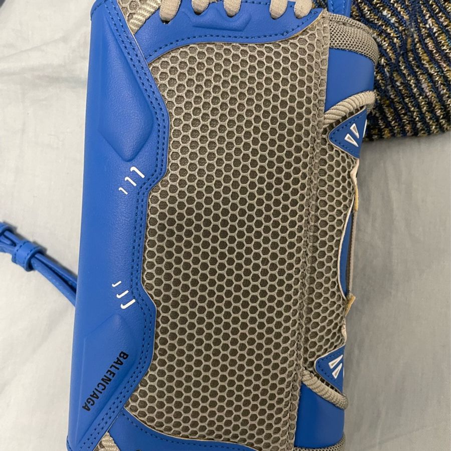 Balenciaga 巴黎世家SneakerHead Phone Holder 鞋帶包-6