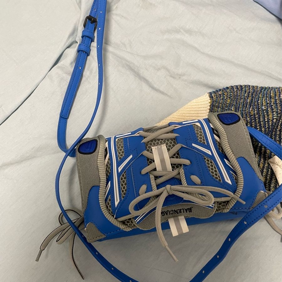 Balenciaga 巴黎世家SneakerHead Phone Holder 鞋帶包-10