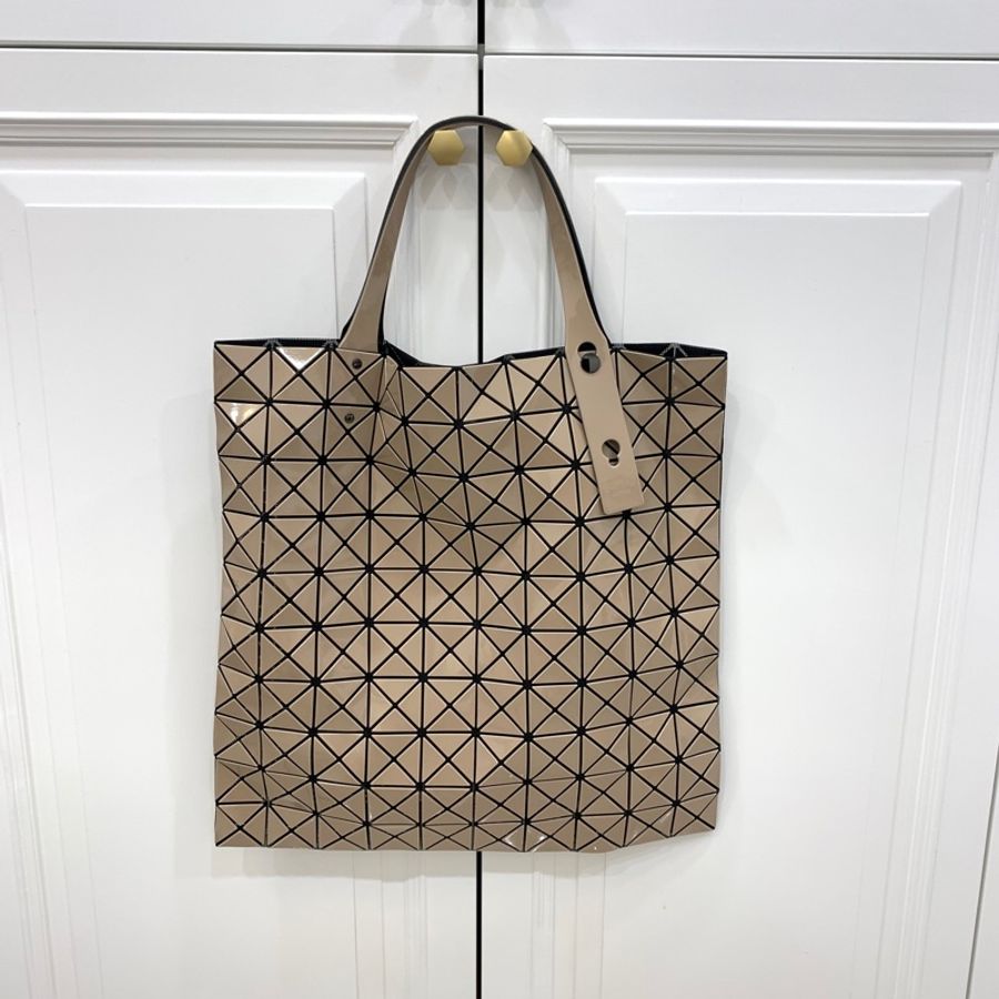 三宅ㄧ生 ISSEY MIYAKE 三宅一生 粉裸色 手提包 肩背包 手拿包 托特包-10