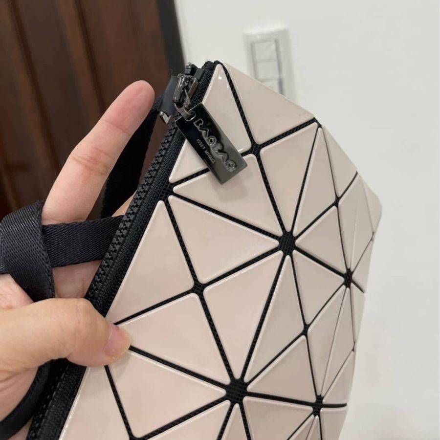 三宅一生 ISSEY MIYAKE 三宅一生 mini BAOBAO 亮面奶茶 三角格3x4小型 斜背包 肩背包 側背包 手提包-4