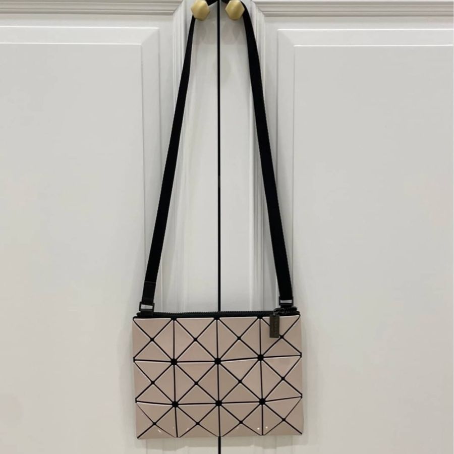 三宅一生 ISSEY MIYAKE 三宅一生 mini BAOBAO 亮面奶茶 三角格3x4小型 斜背包 肩背包 側背包 手提包-10