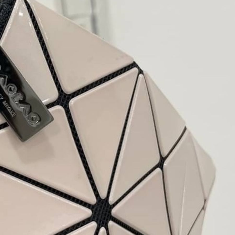 三宅一生 ISSEY MIYAKE 三宅一生 mini BAOBAO 亮面奶茶 三角格3x4小型 斜背包 肩背包 側背包 手提包-20