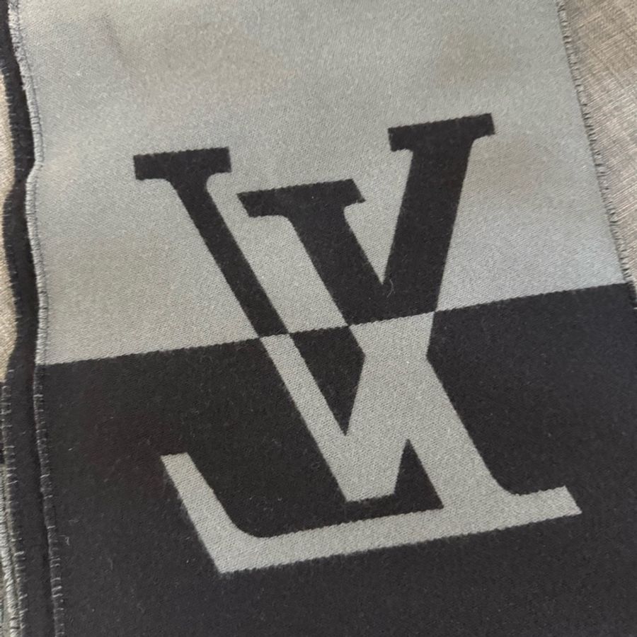 LV 黑灰雙色大圍巾-7