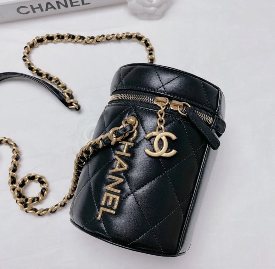 Chanel 黑羊皮Vanity Case霧金釦圓筒包-0