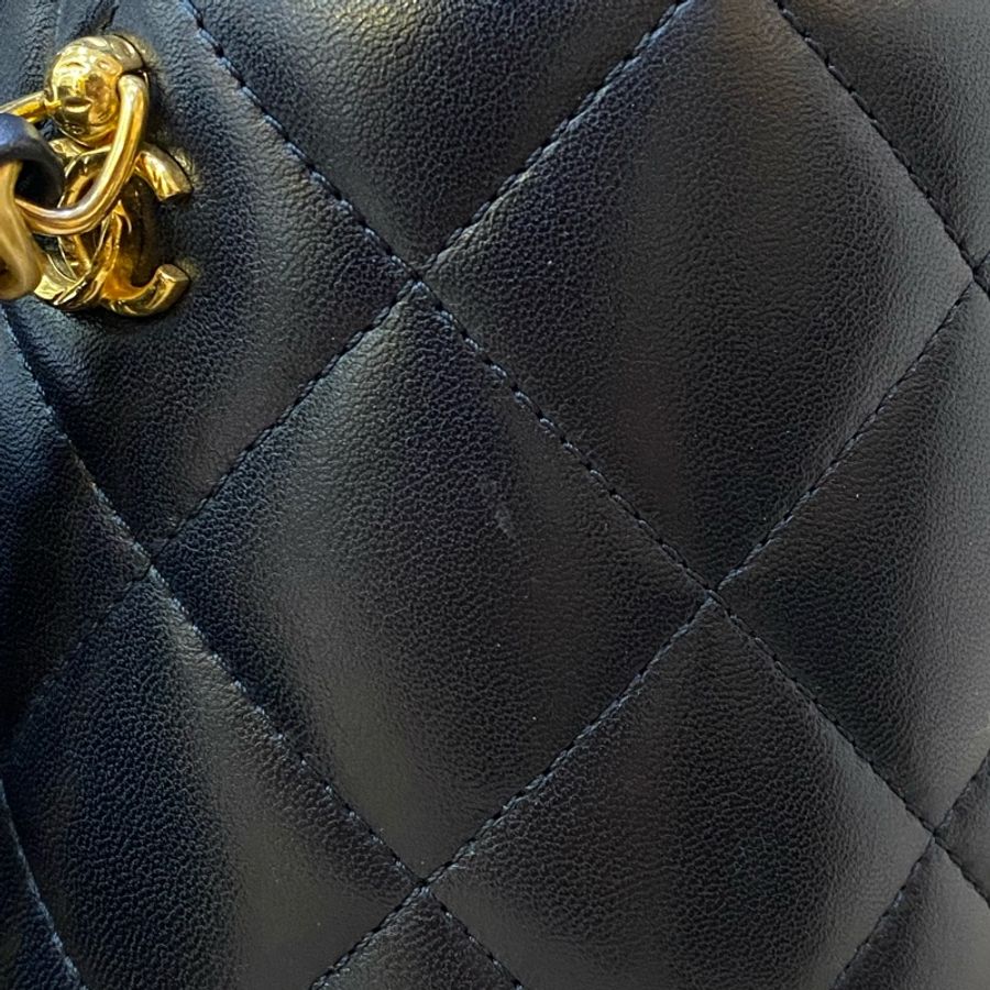Chanel 黑羊皮Vanity Case霧金釦圓筒包-11