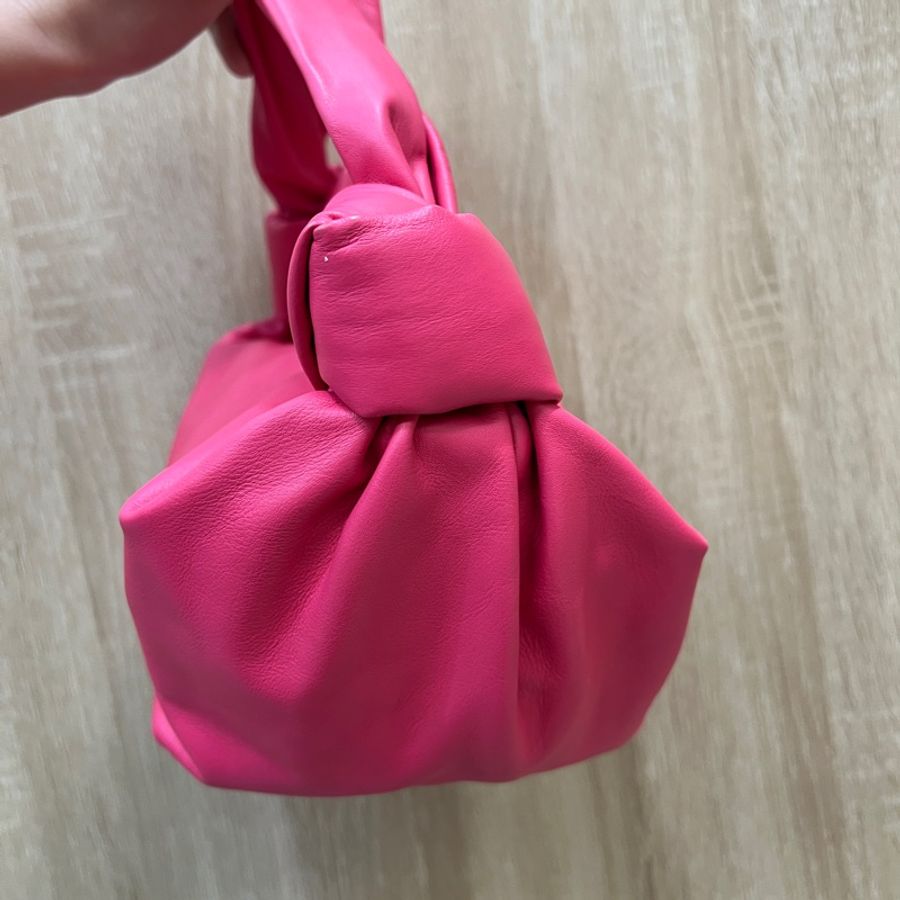 BV 桃粉小牛皮mini扭結手提包-1