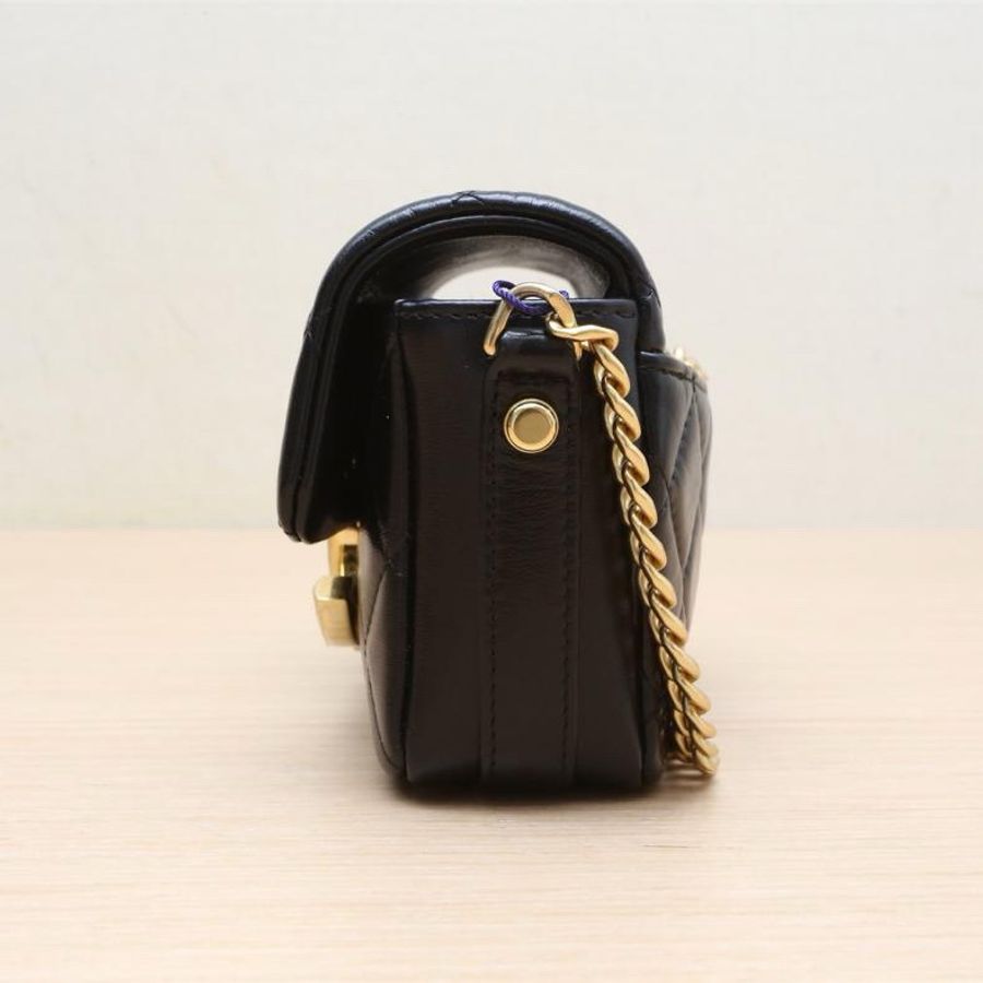 CHANEL(香奈兒) 23P 金屬大LOGO 橫版手機包 mini 黑色 鐳射標 金扣-1