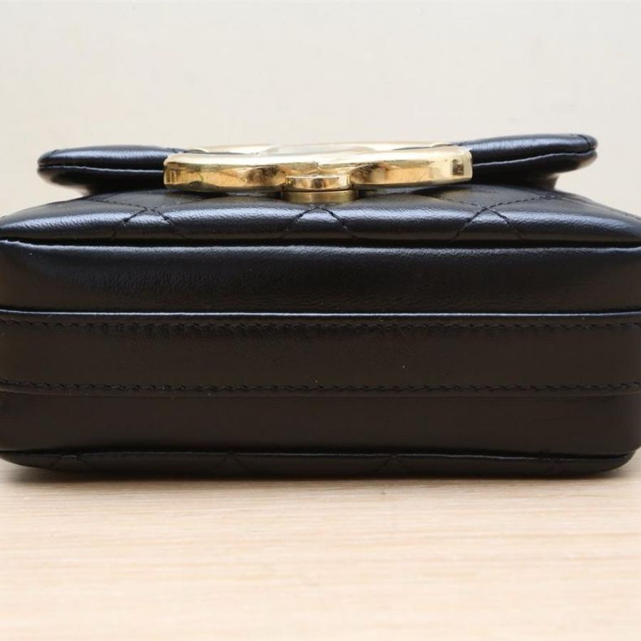 CHANEL(香奈兒) 23P 金屬大LOGO 橫版手機包 mini 黑色 鐳射標 金扣-3