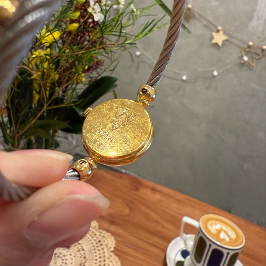 Gucci Vintage 白母貝復古麻花手錶-10