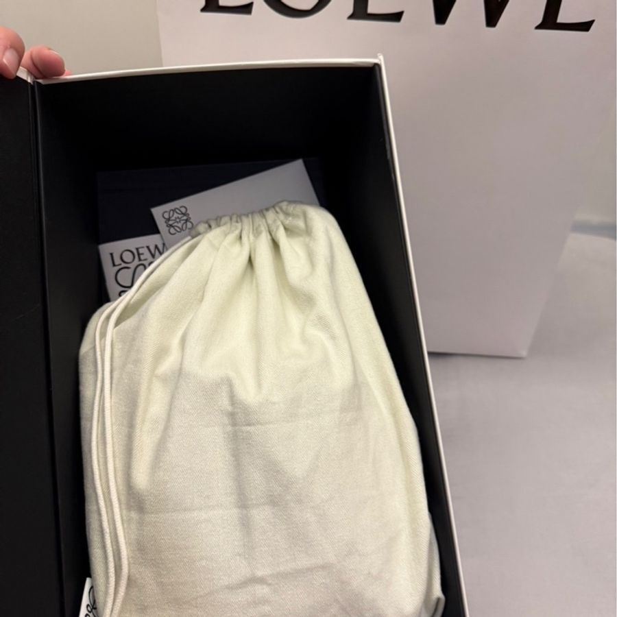 LOEWE HAMMOCK MINI 吊床包 焦糖色-11