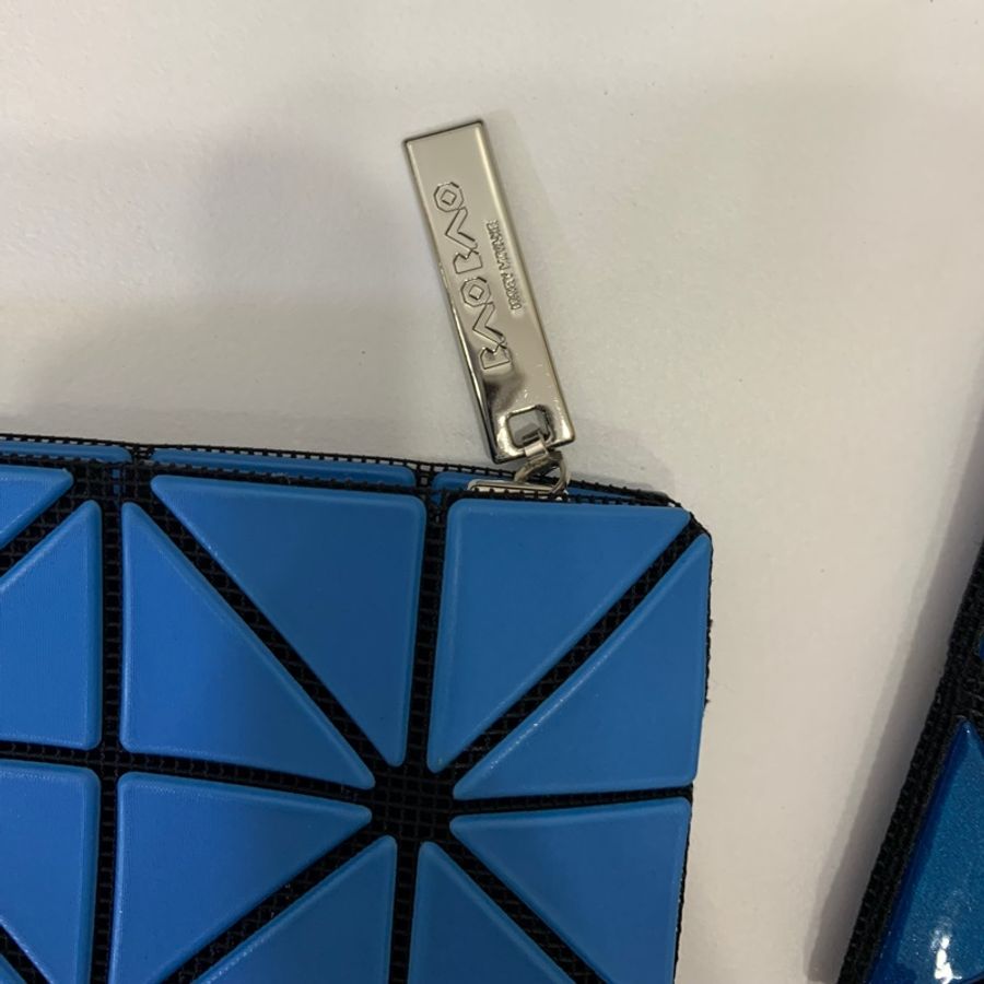 ISSEY MIYAKE 三宅一生 BAOBAO FLIPPER系列 亮面三角格 附鍊帶 零錢包 卡包 手拿包 錢包-5