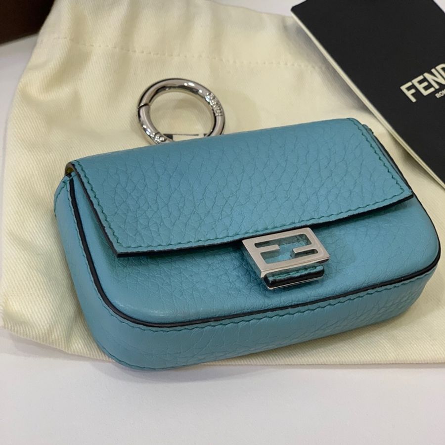 FENDI nano baguette 克萊因藍 mini 法棍包 口紅包 小廢包 鑰匙包 卡包 卡夾 斜背包 掛脖包 皮夾 肩背包 皮包-4