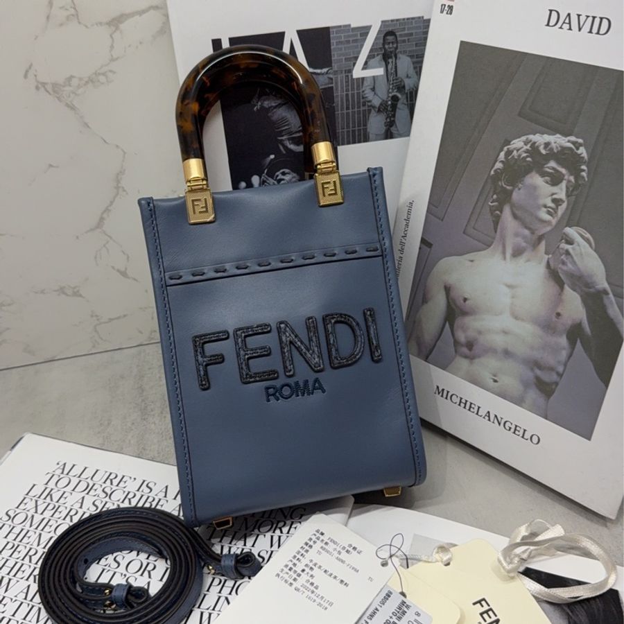 💙✨Fendi 芬迪|mini tote 霧霾藍 玳瑁塑玻璃手柄 立體蛇皮字母✨💙-0