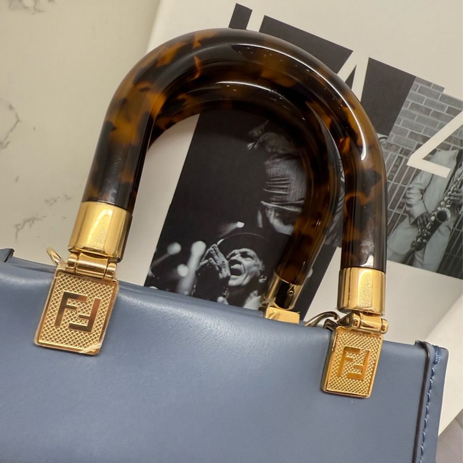 💙✨Fendi 芬迪|mini tote 霧霾藍 玳瑁塑玻璃手柄 立體蛇皮字母✨💙-4
