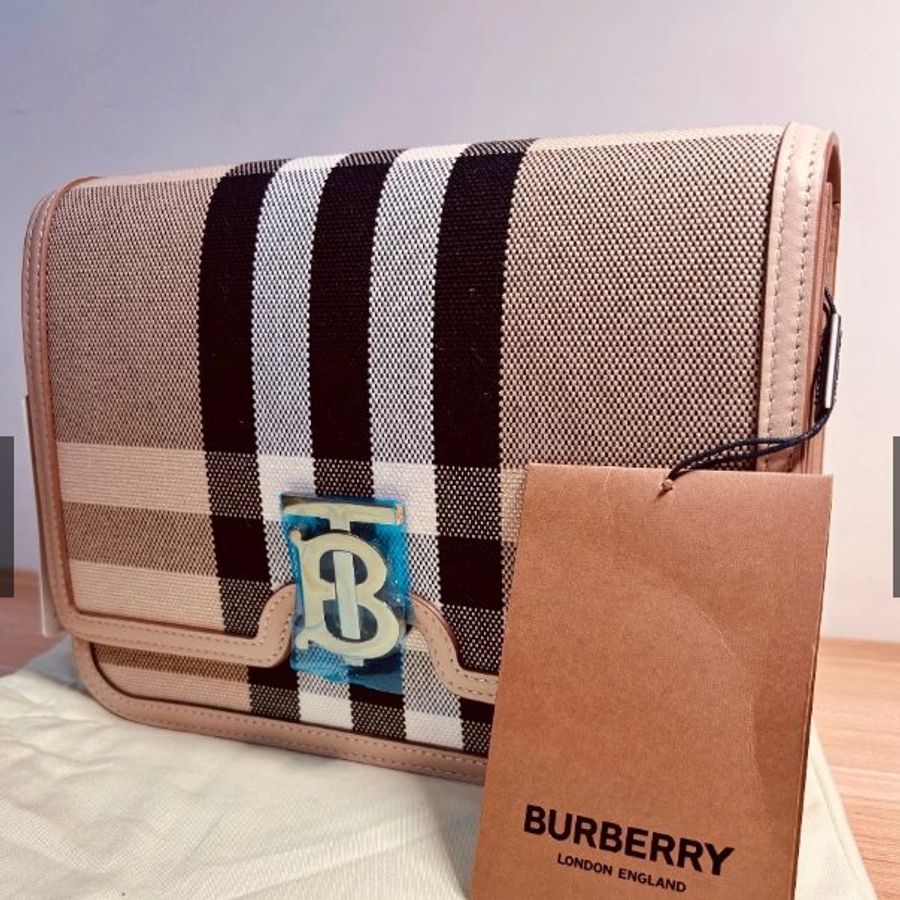 全新正版未使用-BURBERRY經典格紋帆布拼接皮革翻蓋斜背TB包-中號-0