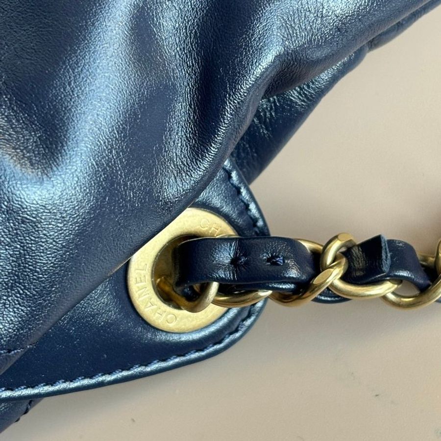::CHANEL:: 22 BAG AS3859 深藍色手提後背包-2