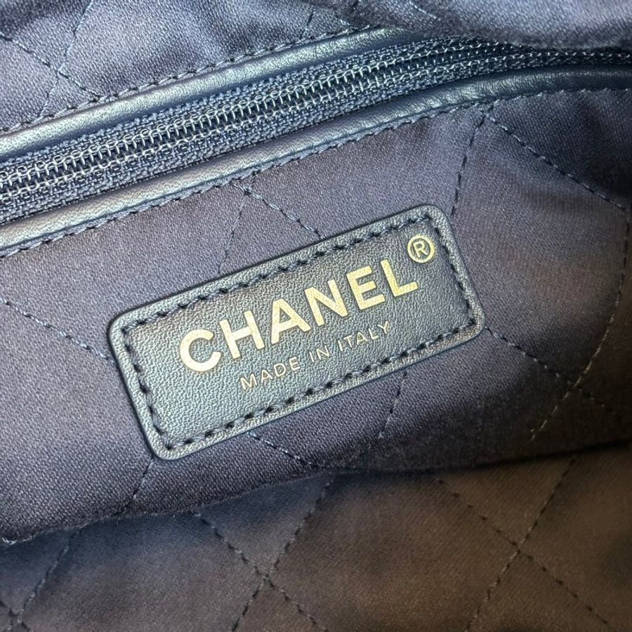 ::CHANEL:: 22 BAG AS3859 深藍色手提後背包-10