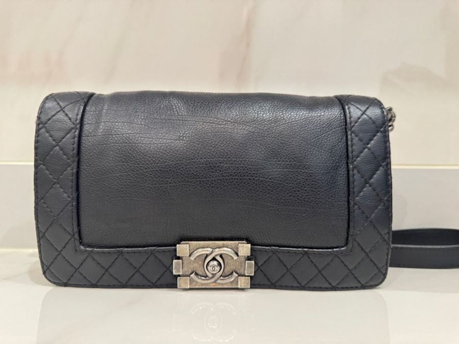 Chanel Leboy 黑銀牛皮翻蓋包-0