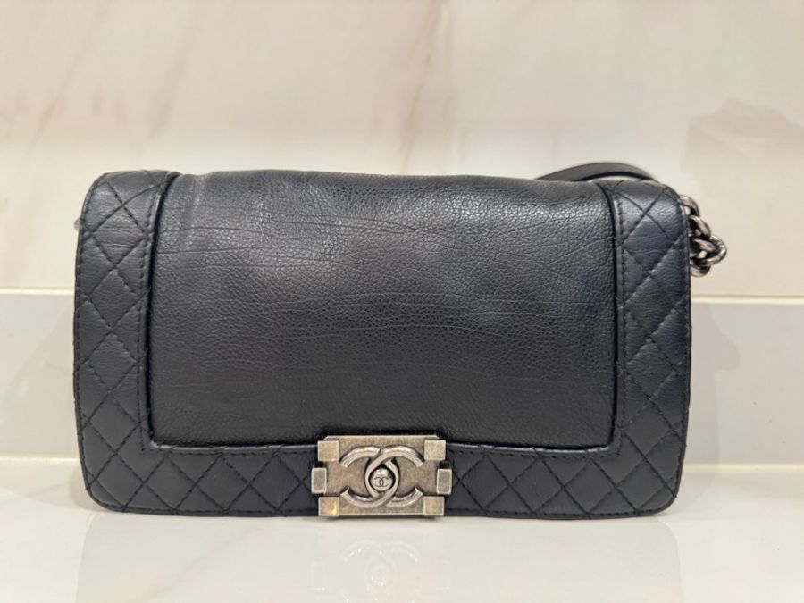 Chanel Leboy 黑銀牛皮翻蓋包-1