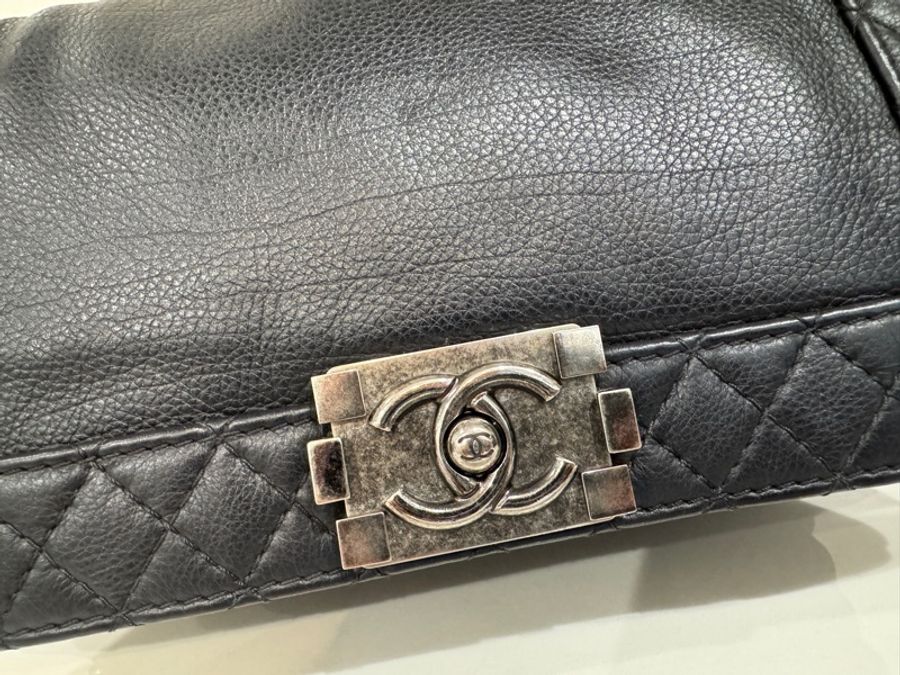 Chanel Leboy 黑銀牛皮翻蓋包-7