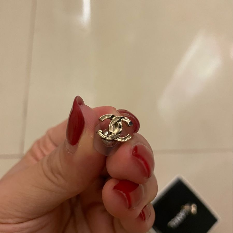 Chanel Logo基本款霧金耳環-1