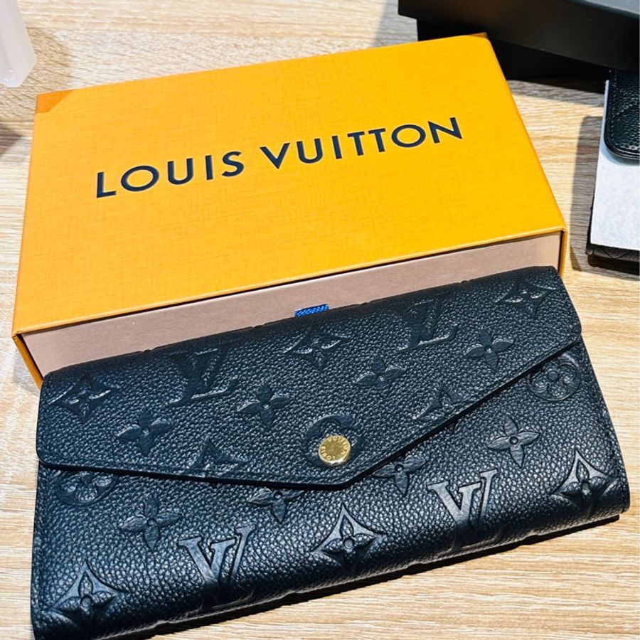 Louis Vuitton  M82257-9