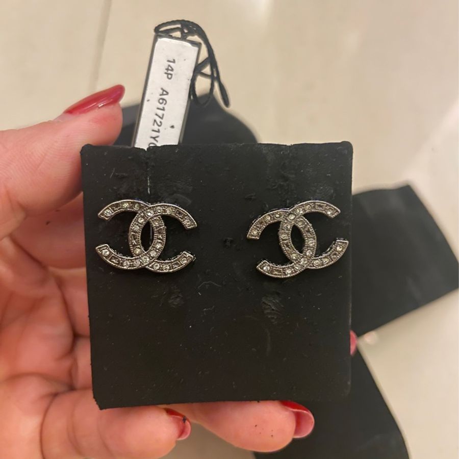 Chanel黑色鑽Logo款耳環-0