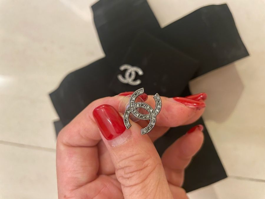 Chanel黑色鑽Logo款耳環-2