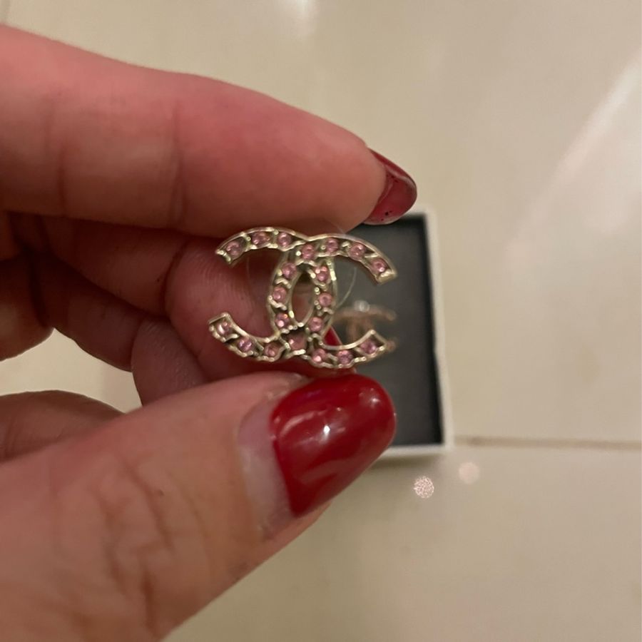 Chanel 粉紅logo鑽基本款耳環-1