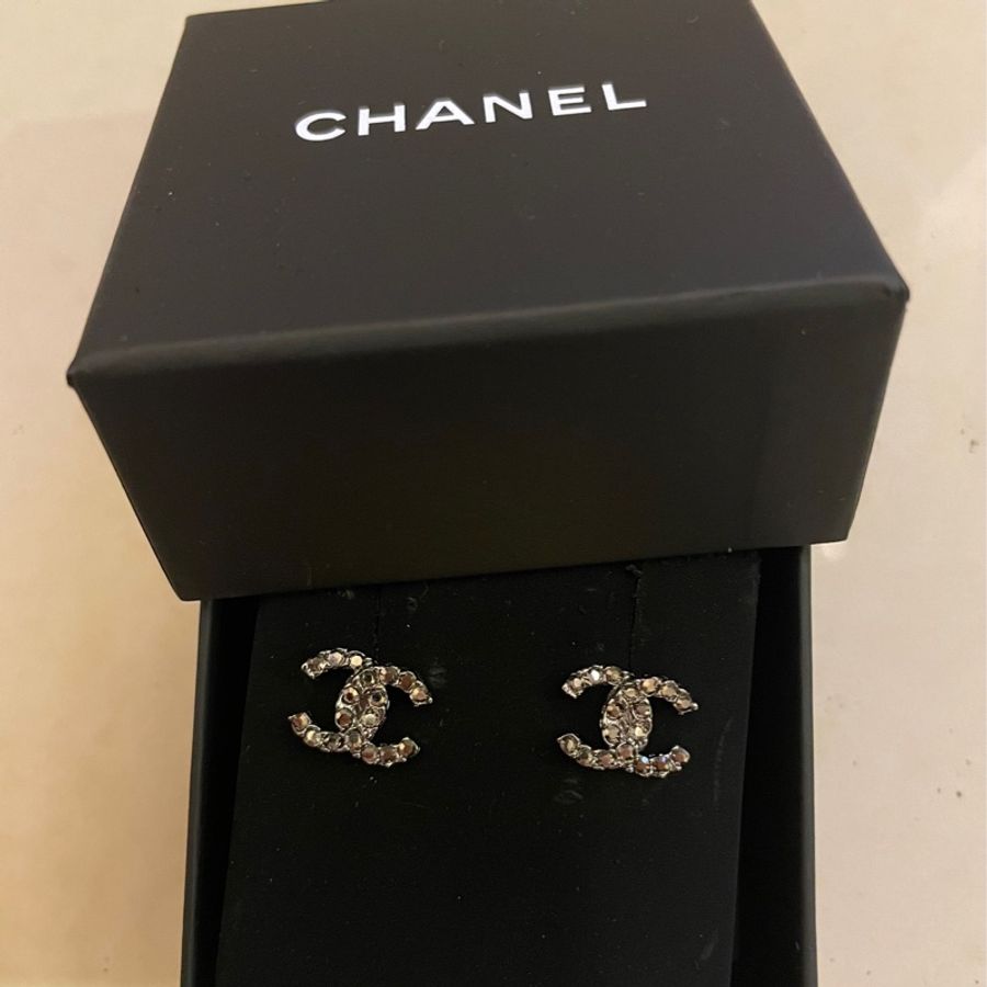 Chanel 黑色水讚Logo基本款耳環-0