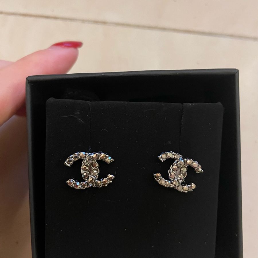 Chanel 黑色水讚Logo基本款耳環-1