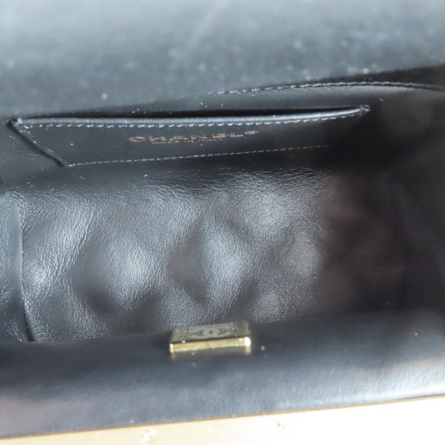 【巴黎站二手名牌專賣店】*現貨*CHANEL香奈兒真品*kisslock黑菱格羊皮梯形方箱水鑽字母飾邊吸釦斜背鏈包-3