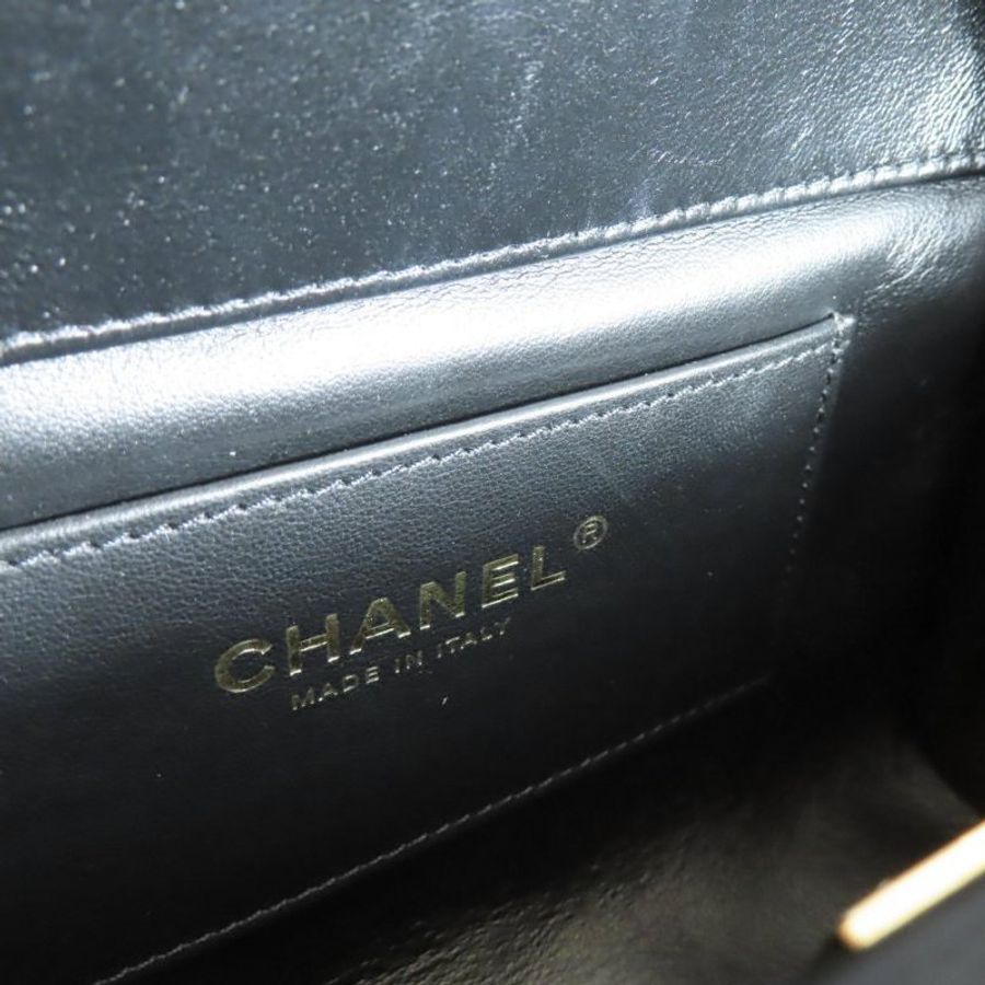 【巴黎站二手名牌專賣店】*現貨*CHANEL香奈兒真品*kisslock黑菱格羊皮梯形方箱水鑽字母飾邊吸釦斜背鏈包-6