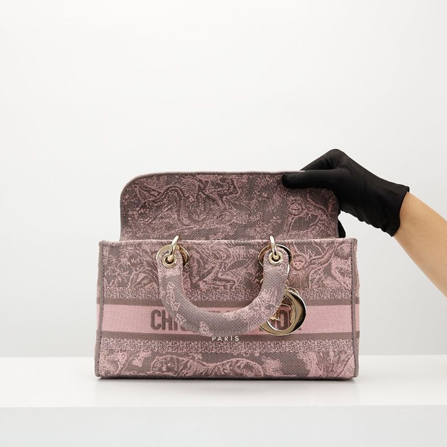 Dior Lady D-Joy 刺繡黛妃包-23