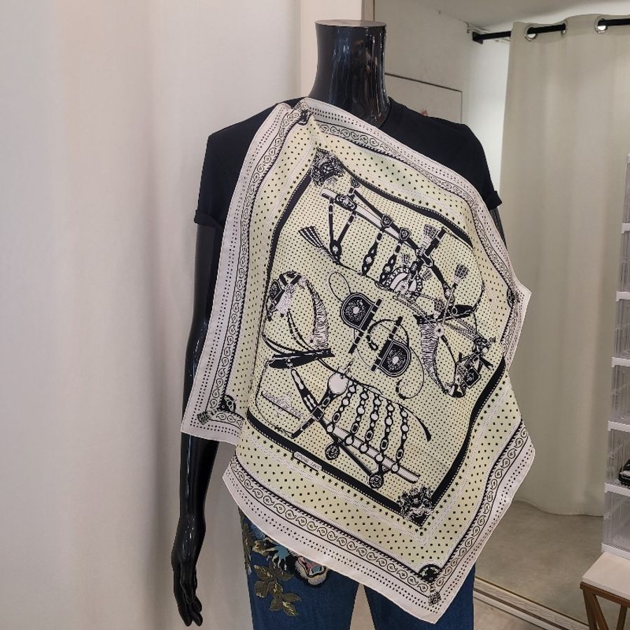 Hermès 手工捲邊真絲方巾 55cm-4