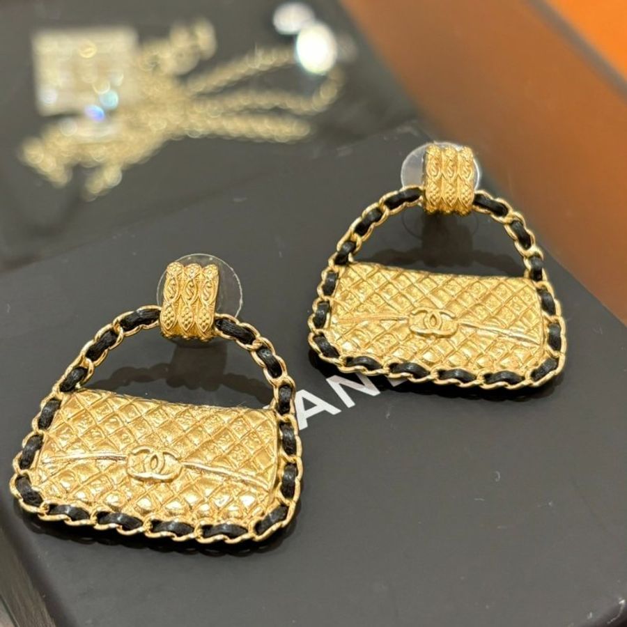 CHANEL淡金CF皮穿鍊耳環-3