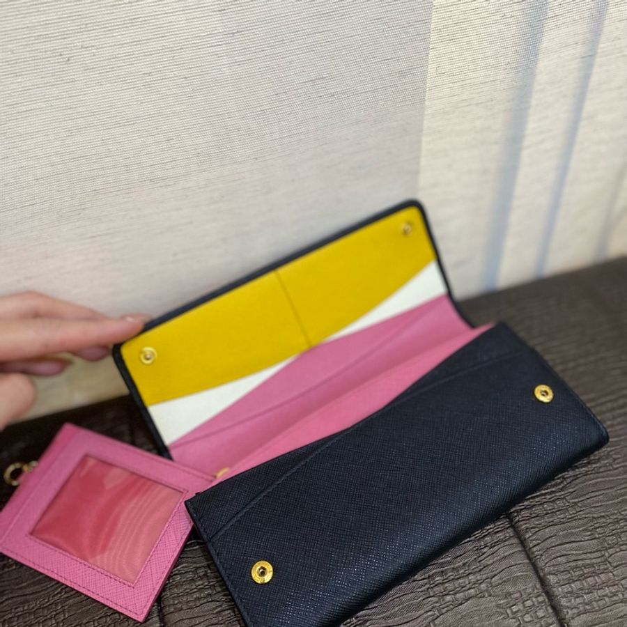 Prada 黑防刮金釦內黃白粉下蓋6卡長夾-3