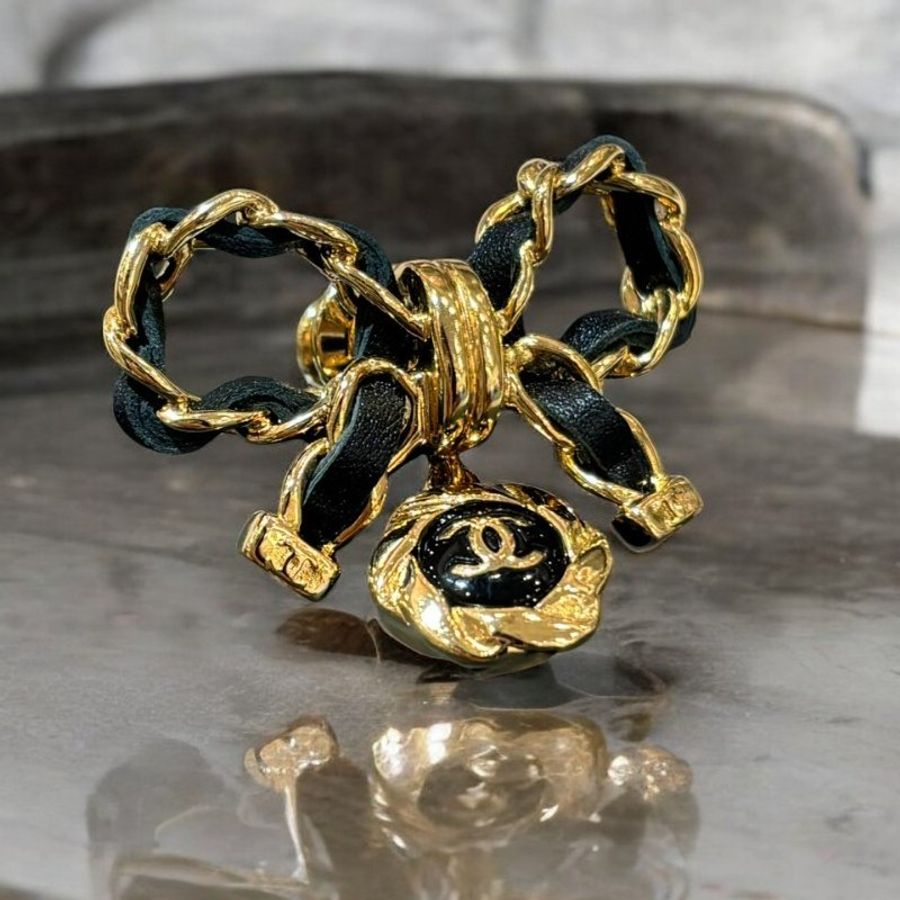 CHANEL蝴蝶結黑金皮穿鏈胸針-4
