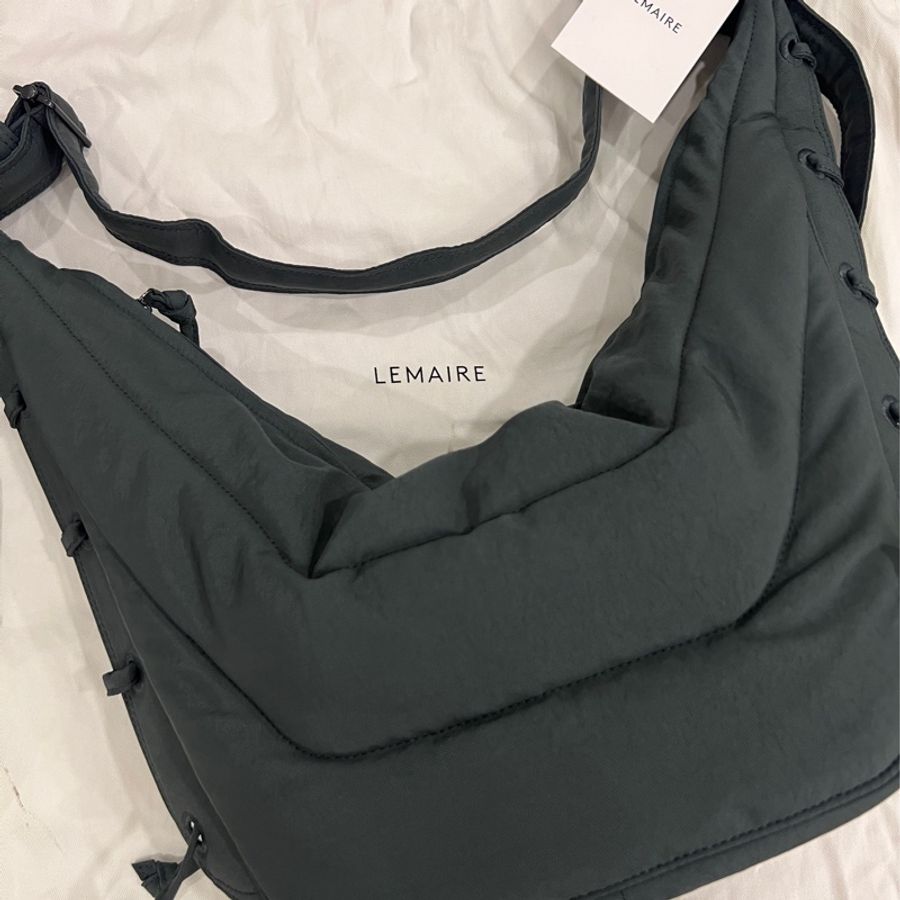 《Lemaire》 Medium soft game bag 中號尼龍牛角包 瀝青灰-0