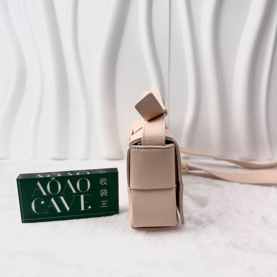 Bottega Veneta 小豆腐迷你編織包 Mini粉色羊皮 單肩包-1