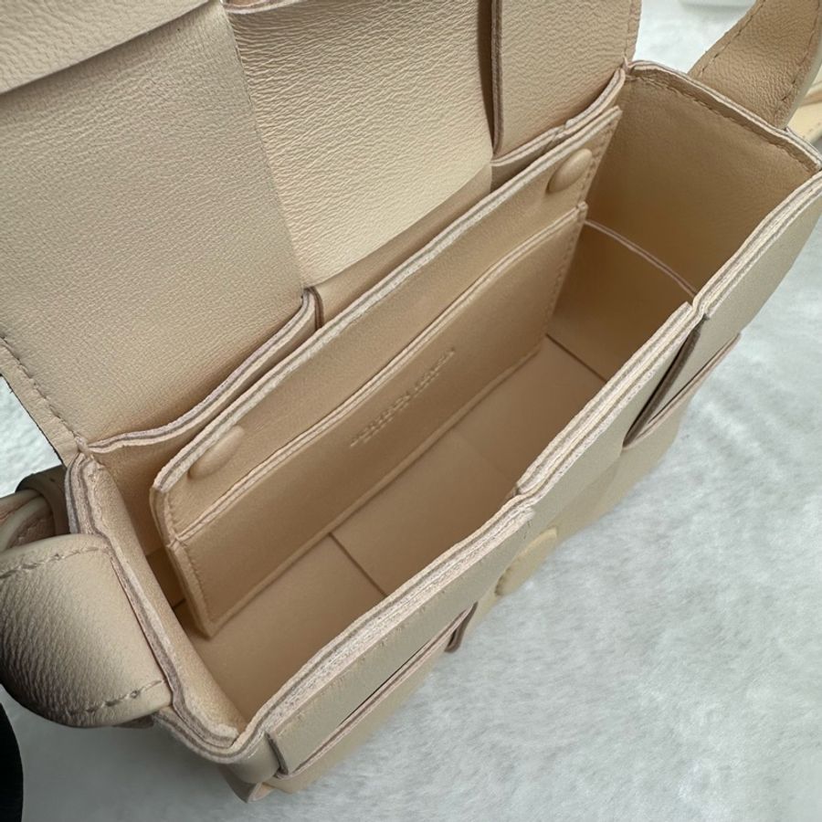 Bottega Veneta 小豆腐迷你編織包 Mini粉色羊皮 單肩包-5