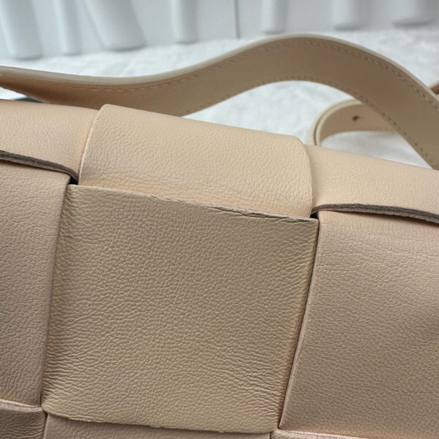 Bottega Veneta 小豆腐迷你編織包 Mini粉色羊皮 單肩包-9