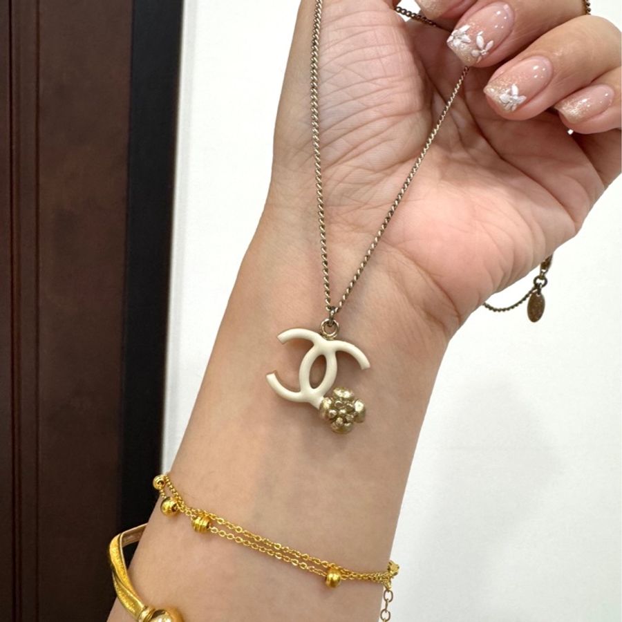 CHANEL 香奈兒 白琺瑯 經典時尚雙C LOGO山茶花 項鍊 鍊子-11