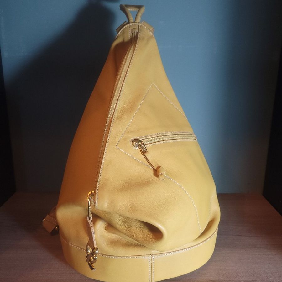 〔降價出清〕Loewe鮮亮黃 小牛皮 後背包 極新-5